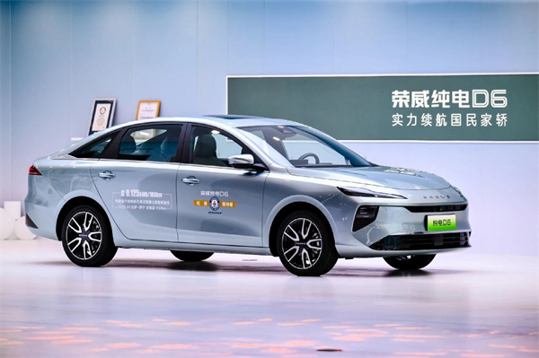 四維裂變重構(gòu)增長邏輯，上汽亮出頭部車企轉(zhuǎn)型進化新樣本