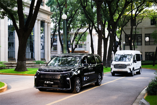 上汽集團(tuán)向進(jìn)博會(huì)交付750輛“政要接待用車(chē)”