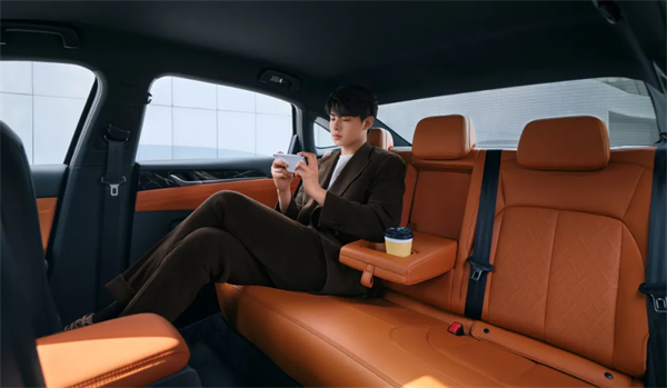 限時(shí)先享置換一口價(jià)！「10萬級(jí)600續(xù)航中級(jí)轎車」五菱星光2025款正式上市！